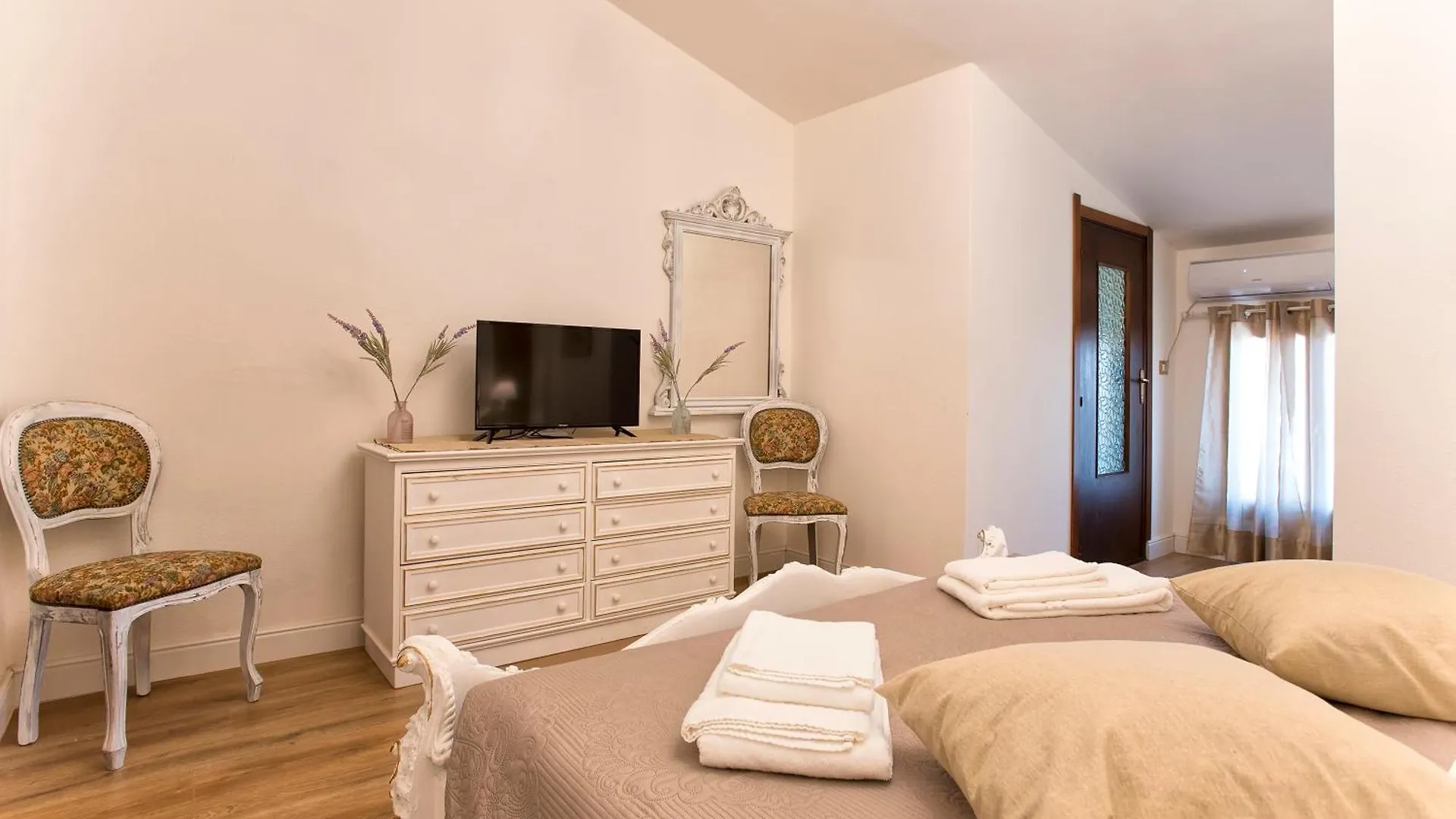 빌라 Restored Historic Mansion Paterno With Exclusive Pool, Wifi And Ac For 20 People 알게로