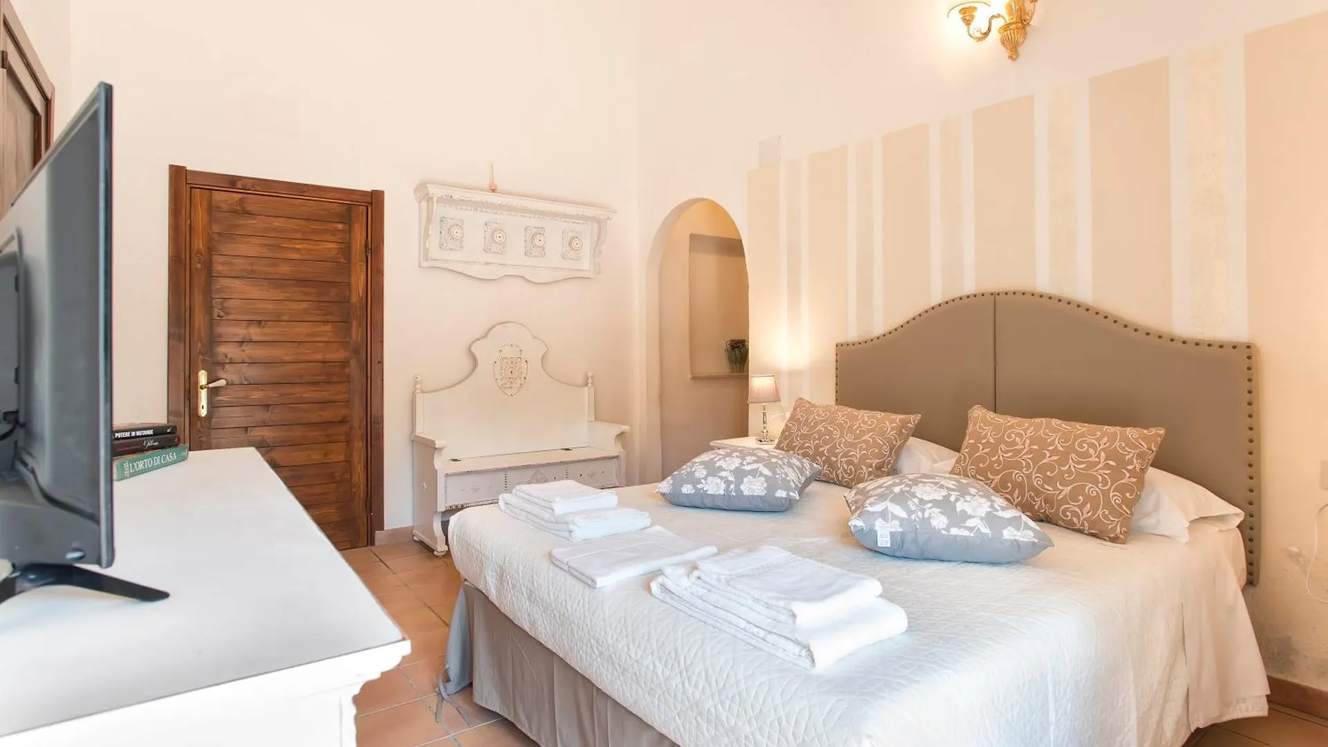 Restored Historic Mansion Paterno With Exclusive Pool, Wifi And Ac For 20 People 알게로 0*,  이탈리아