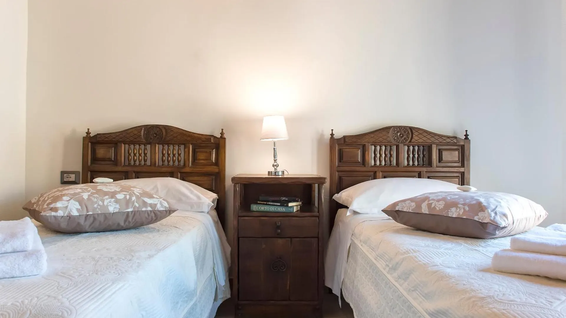 Restored Historic Mansion Paterno With Exclusive Pool, Wifi And Ac For 20 People 알게로 빌라