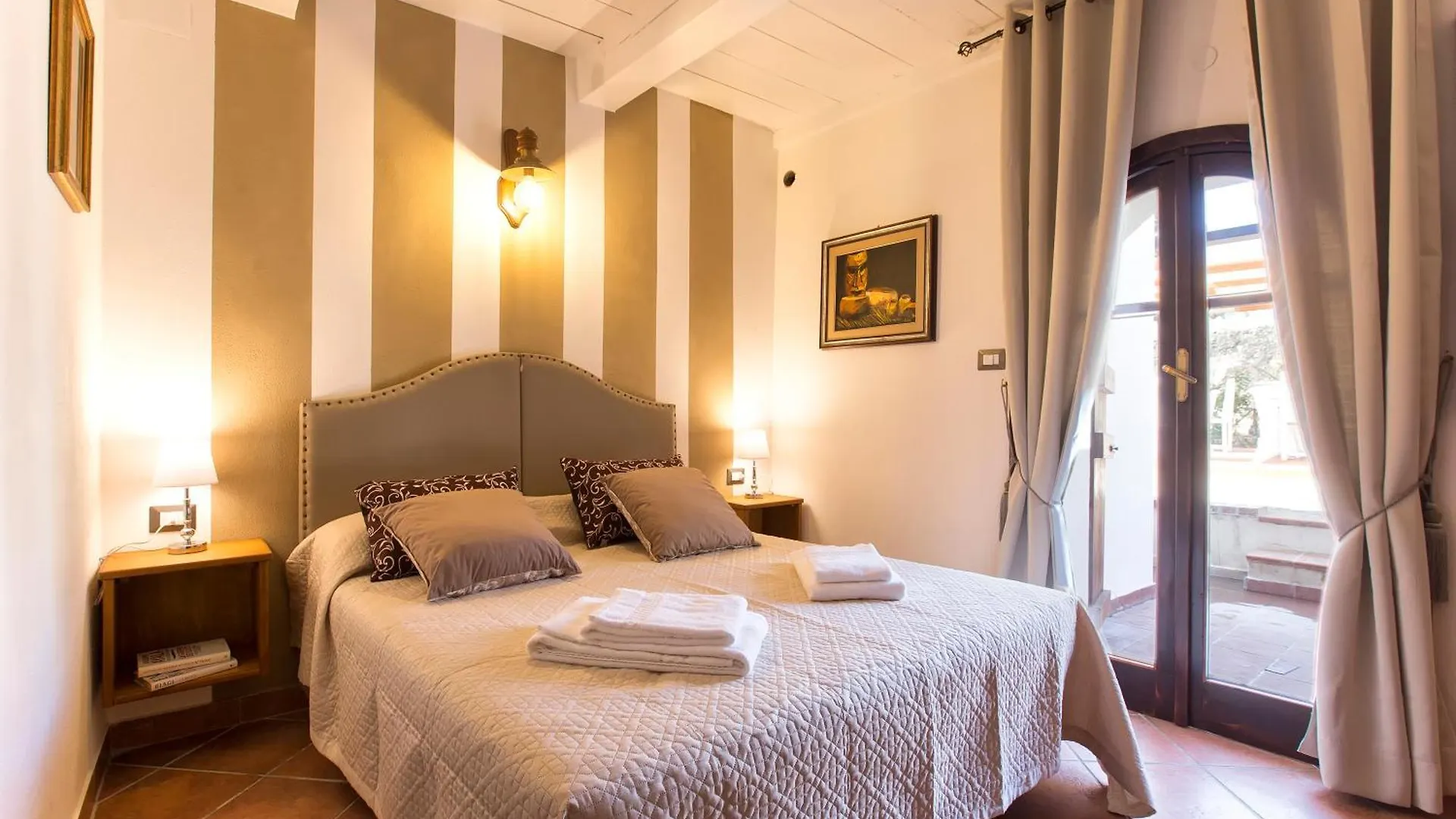 Restored Historic Mansion Paterno With Exclusive Pool, Wifi And Ac For 20 People Alghero
