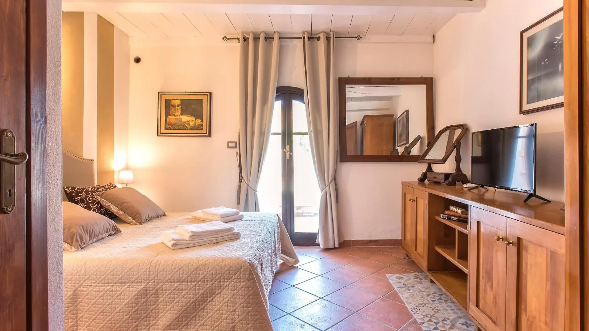 Restored Historic Mansion Paterno With Exclusive Pool, Wifi And Ac For 20 People Alghero Willa