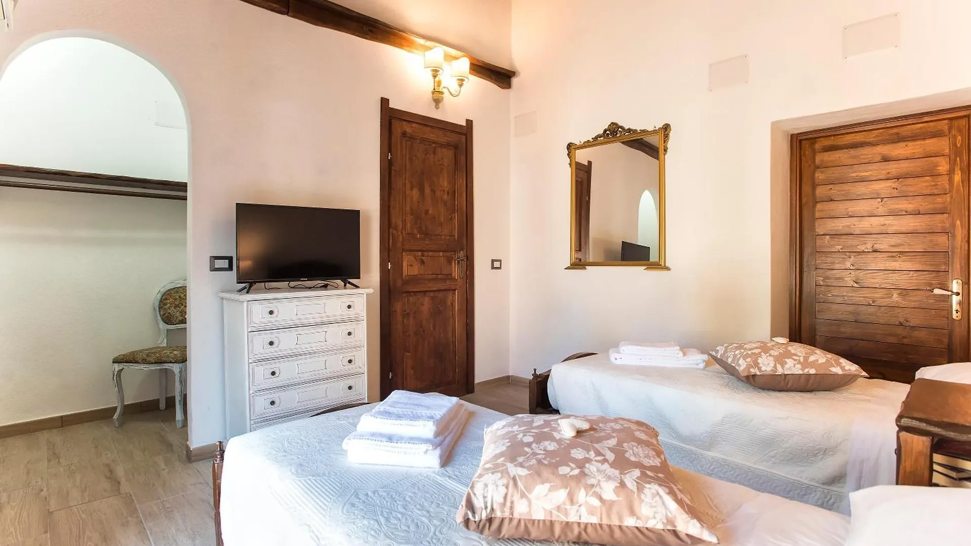 Restored Historic Mansion Paterno With Exclusive Pool, Wifi And Ac For 20 People Alghero Willa