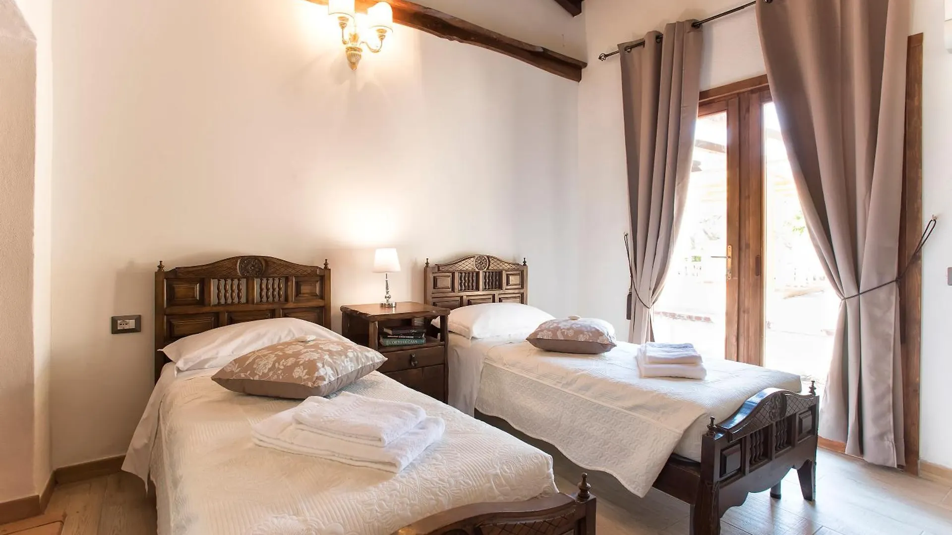 Restored Historic Mansion Paterno With Exclusive Pool, Wifi And Ac For 20 People Alghero Willa